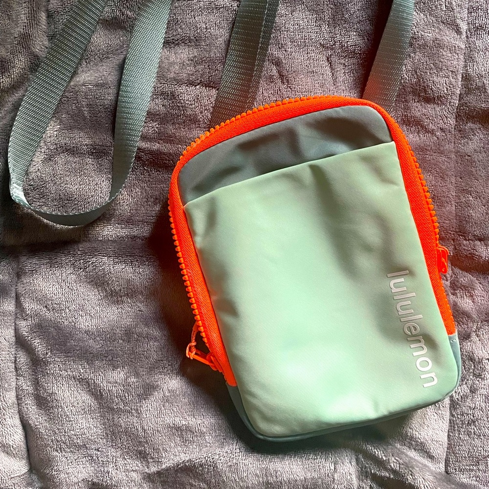 Lululemon Easy Access Crossbody Bag
